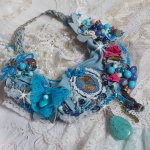 Plastron Far West, une tendance de l'Ouest Américain brodé avec pierres de gemme, cristaux, perle de Murano, céramique, perles en métal, perles de bohème, rocailles en verre et Argent 925